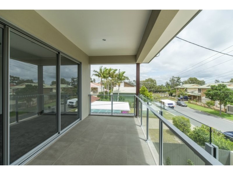 2/26 Eider Avenue, Paradise Point QLD 4216