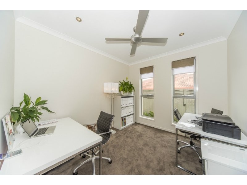 2/26 Eider Avenue, Paradise Point QLD 4216