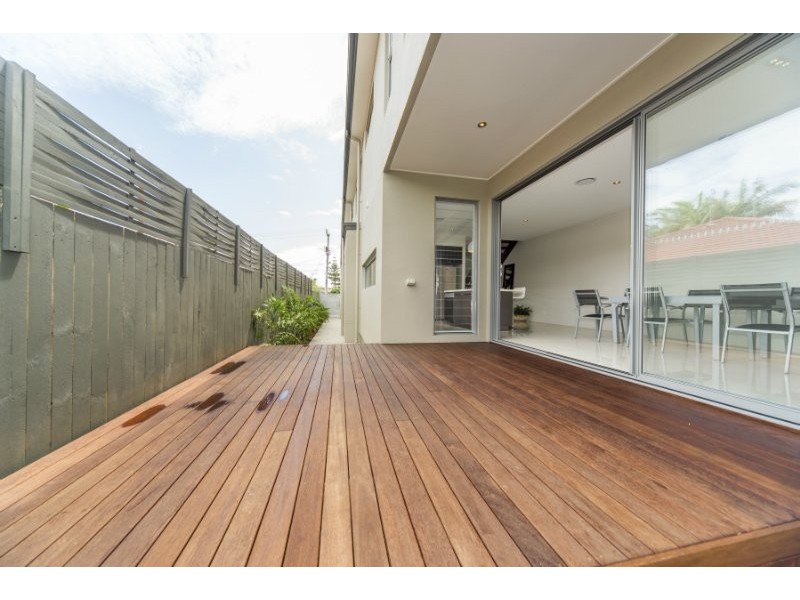 2/26 Eider Avenue, Paradise Point QLD 4216