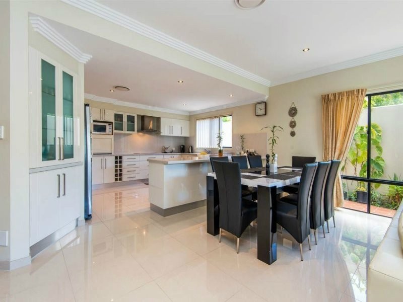 100 Compass Drive, Biggera Waters QLD 4216