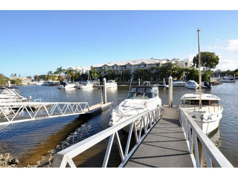 2/18 Jennifer Avenue, Runaway Bay QLD 4216