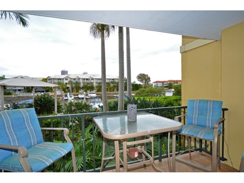 2/18 Jennifer Avenue, Runaway Bay QLD 4216