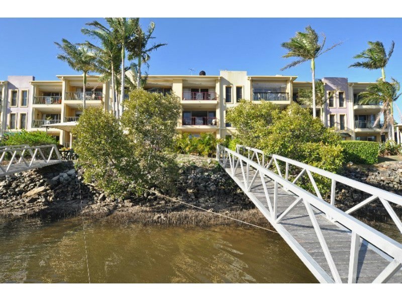 2/18 Jennifer Avenue, Runaway Bay QLD 4216
