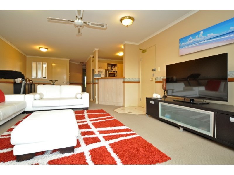 2/18 Jennifer Avenue, Runaway Bay QLD 4216