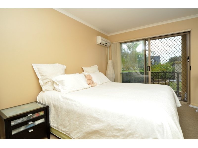 2/18 Jennifer Avenue, Runaway Bay QLD 4216