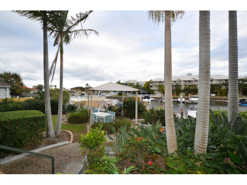 2/18 Jennifer Avenue, Runaway Bay QLD 4216