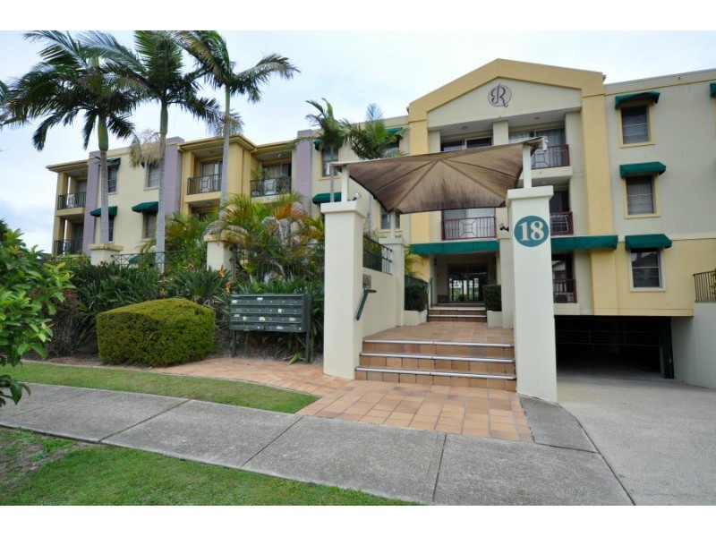 2/18 Jennifer Avenue, Runaway Bay QLD 4216