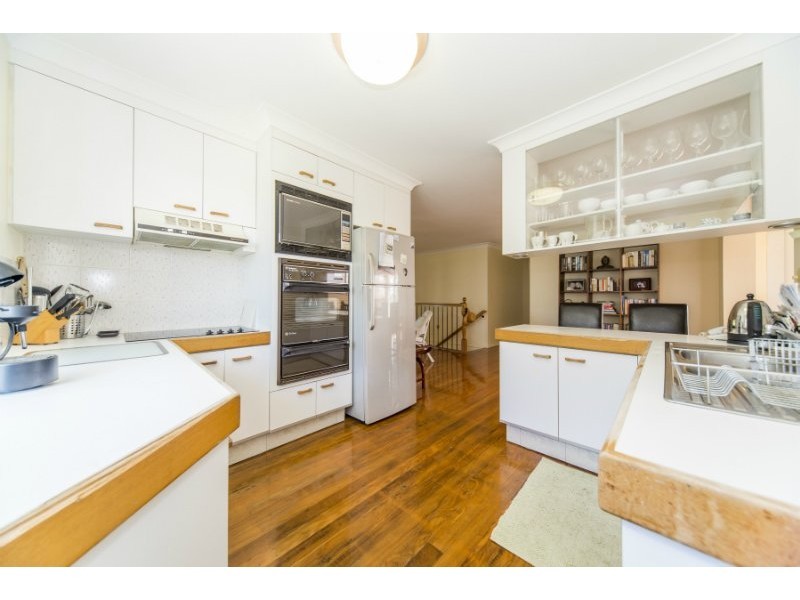 44 Lindsay Parade, Paradise Point QLD 4216