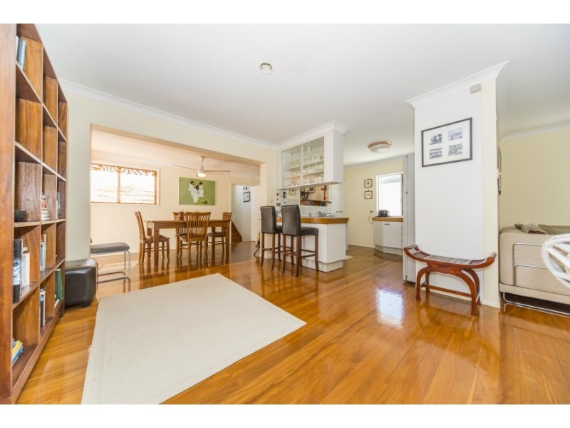 44 Lindsay Parade, Paradise Point QLD 4216