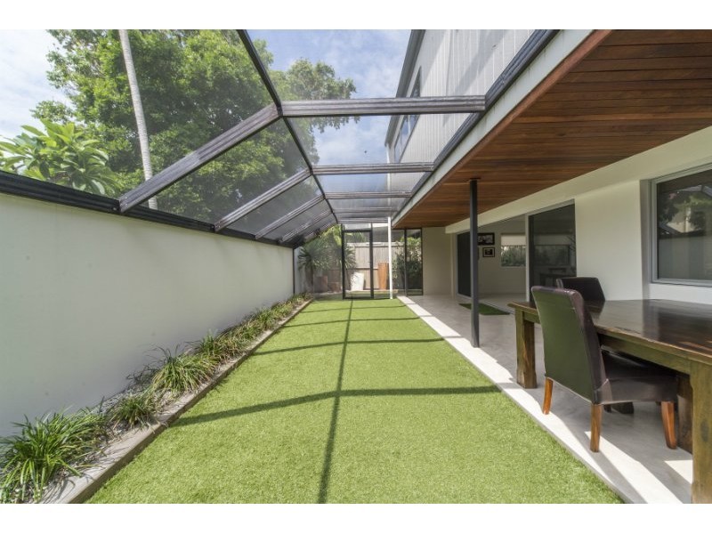 7 Donald Avenue, Paradise Point QLD 4216