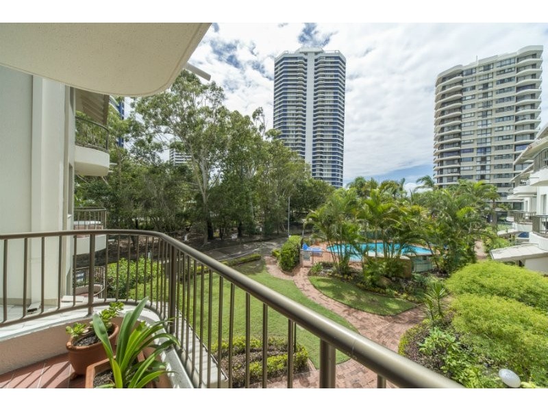 10/9 Bayview Street, Runaway Bay QLD 4216