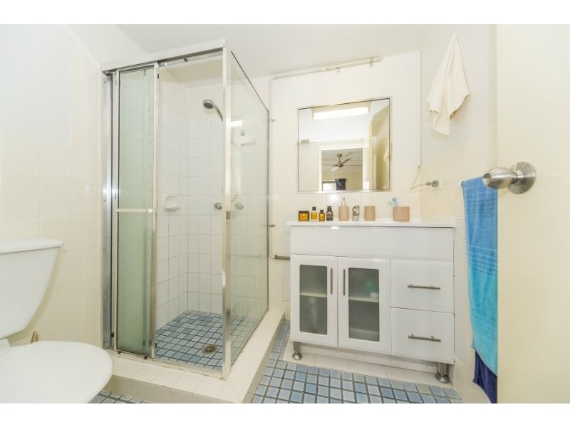 10/9 Bayview Street, Runaway Bay QLD 4216