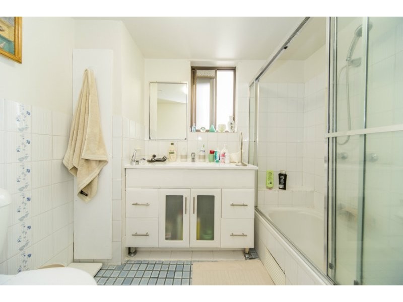 10/9 Bayview Street, Runaway Bay QLD 4216