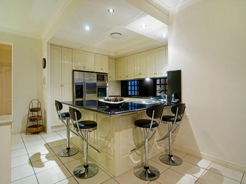 6 Saltair Grove, Helensvale QLD 4212