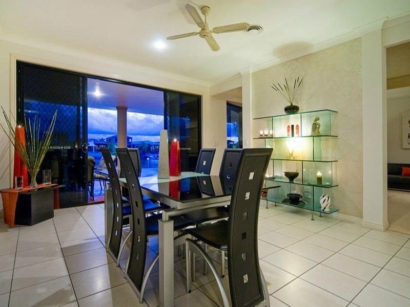 6 Saltair Grove, Helensvale QLD 4212