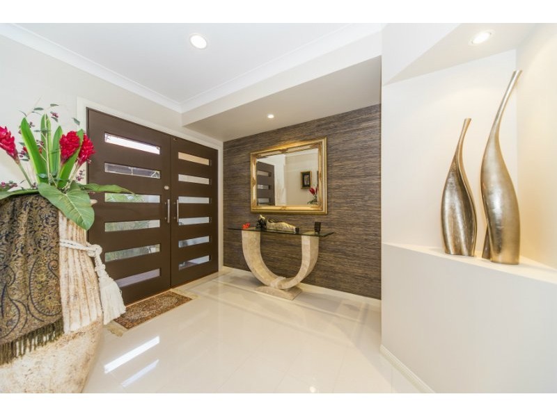 2/33 Drake Avenue, Paradise Point QLD 4216