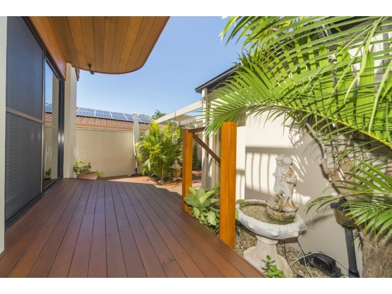 2/33 Drake Avenue, Paradise Point QLD 4216
