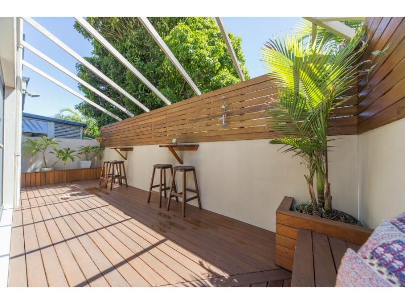 2/33 Drake Avenue, Paradise Point QLD 4216