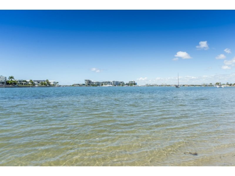 2/33 Drake Avenue, Paradise Point QLD 4216