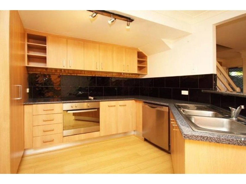 1/77 Olsen Avenue, Labrador QLD 4215