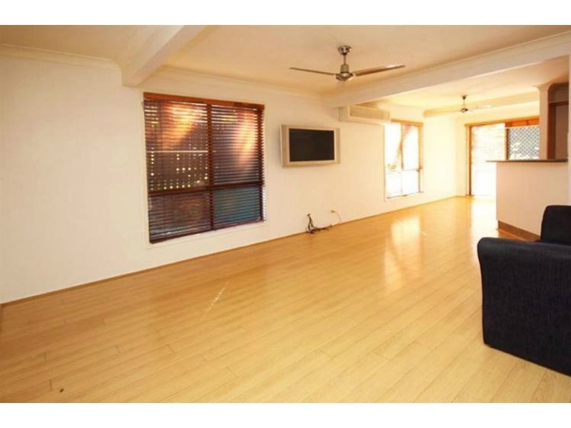 1/77 Olsen Avenue, Labrador QLD 4215