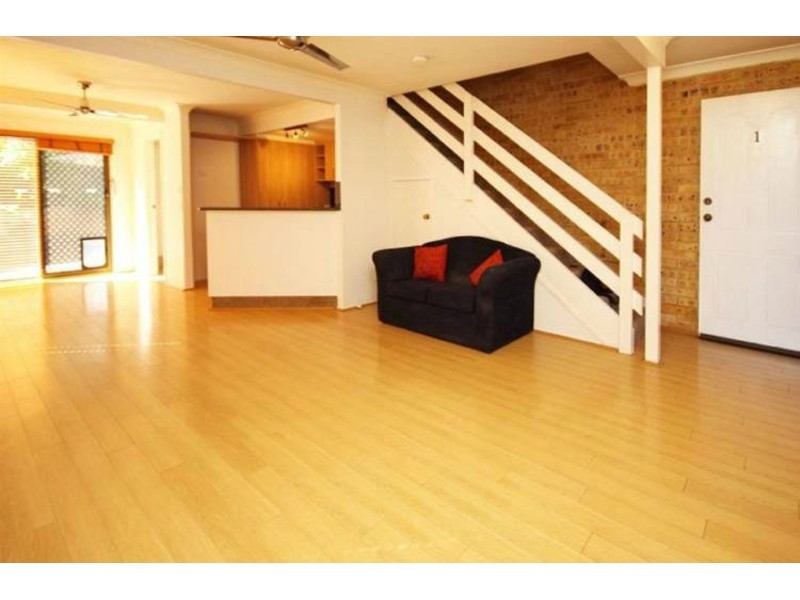 1/77 Olsen Avenue, Labrador QLD 4215