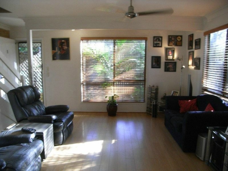 1/77 Olsen Avenue, Labrador QLD 4215