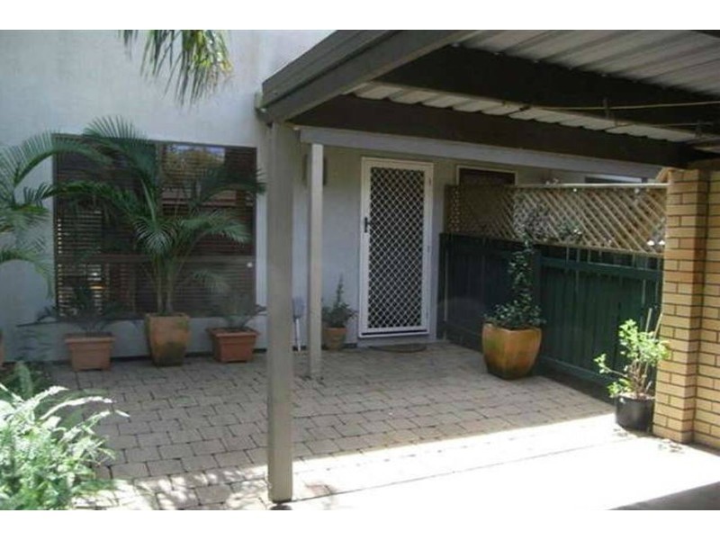 1/77 Olsen Avenue, Labrador QLD 4215