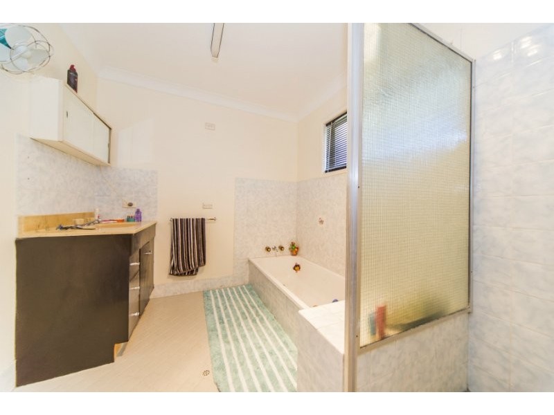 220 Oxley Drive, Coombabah QLD 4216