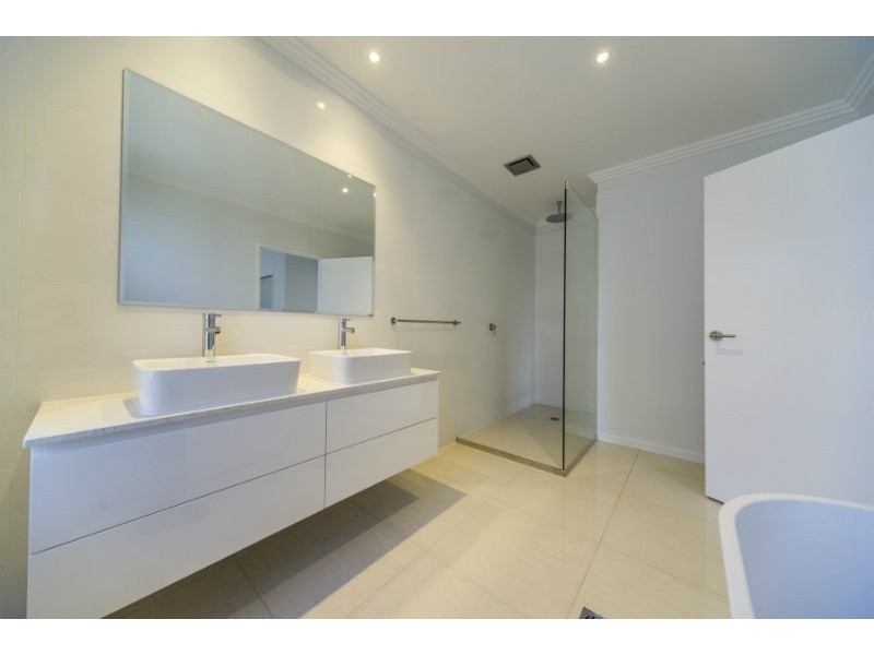 18B Compass Drive, Biggera Waters QLD 4216