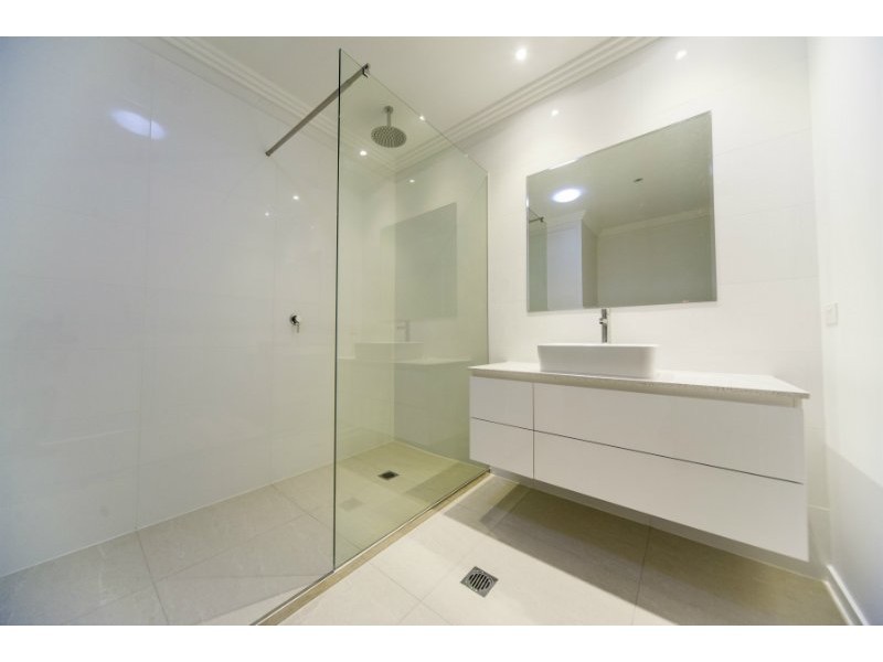 18B Compass Drive, Biggera Waters QLD 4216