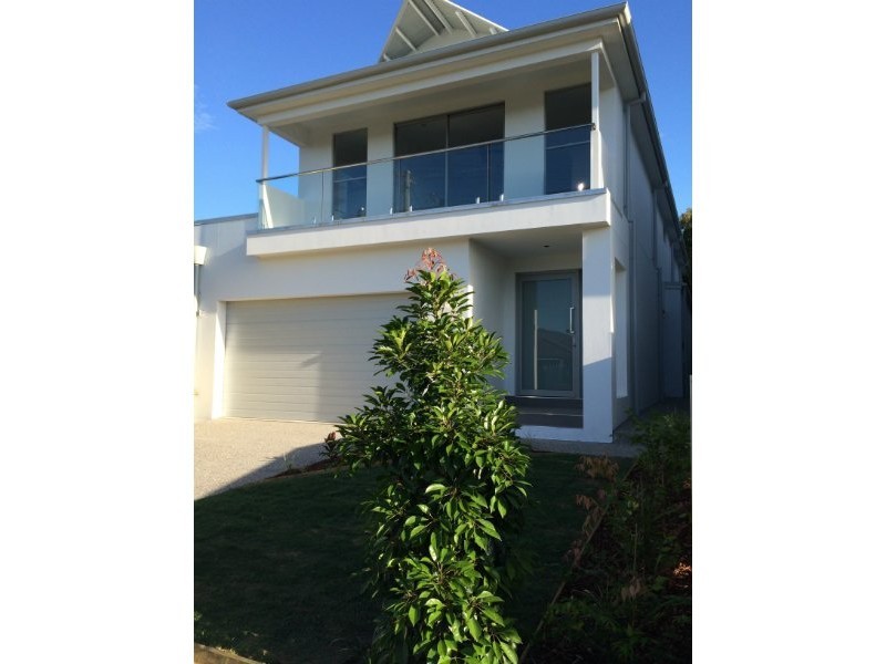 4A Drake Avenue, Paradise Point QLD 4216