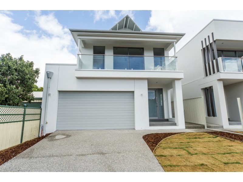 4A Drake Avenue, Paradise Point QLD 4216