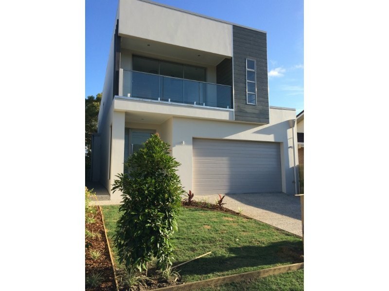 4B Drake Avenue, Paradise Point QLD 4216