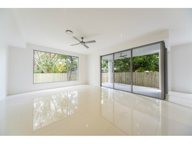 4B Drake Avenue, Paradise Point QLD 4216