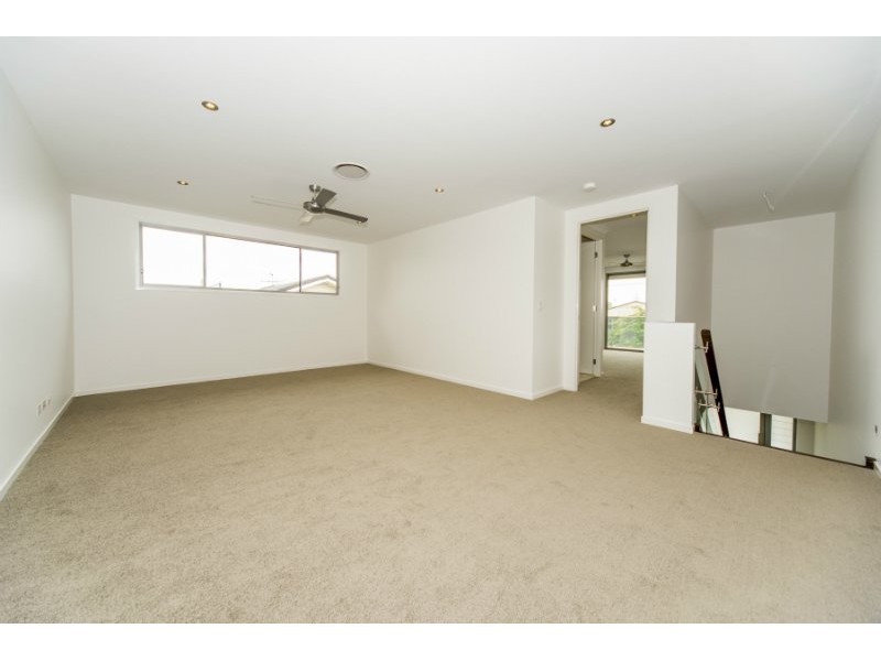 4B Drake Avenue, Paradise Point QLD 4216