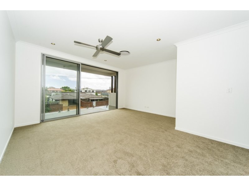 4B Drake Avenue, Paradise Point QLD 4216