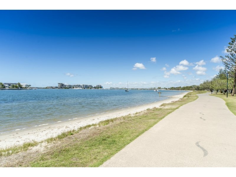 4B Drake Avenue, Paradise Point QLD 4216