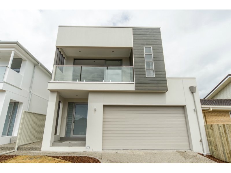 4B Drake Avenue, Paradise Point QLD 4216