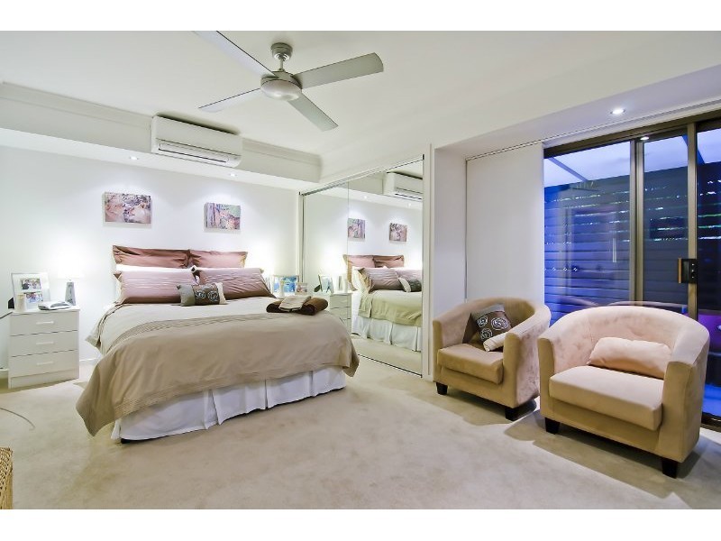 15 Karema Crescent, Runaway Bay QLD 4216