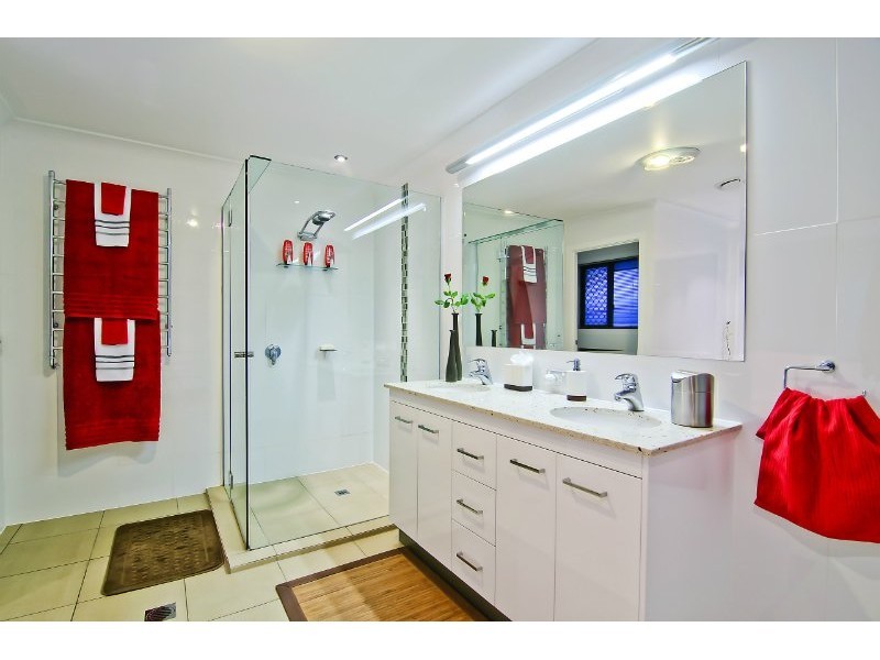 15 Karema Crescent, Runaway Bay QLD 4216