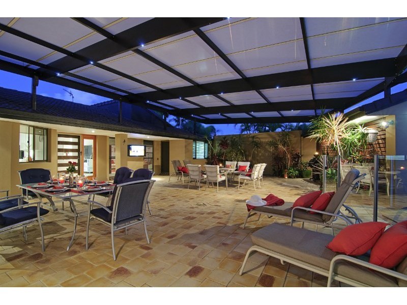 15 Karema Crescent, Runaway Bay QLD 4216