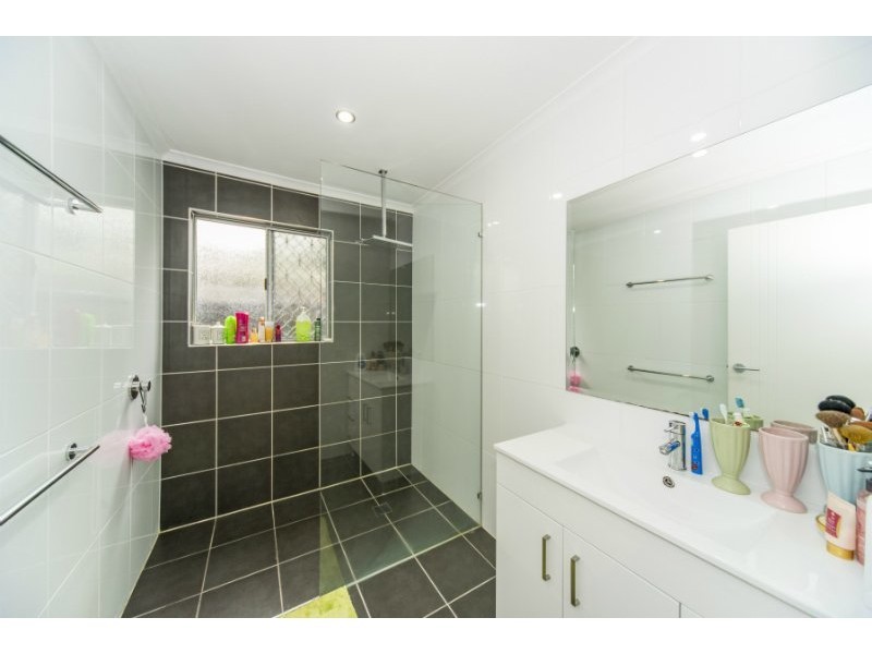 69 Turana Street, Coombabah QLD 4216