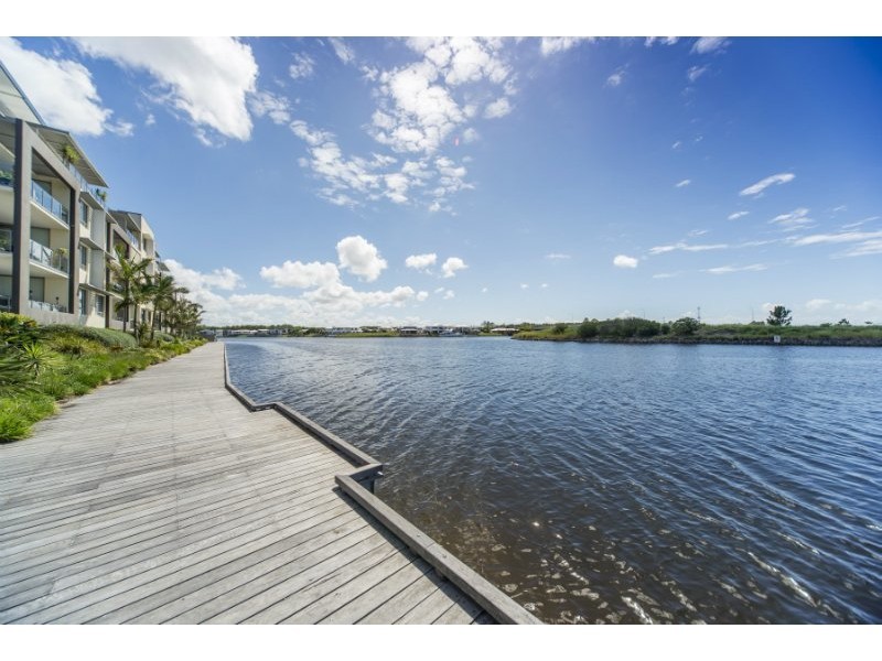 226/3 Pendraat Parade, Hope Island QLD 4212