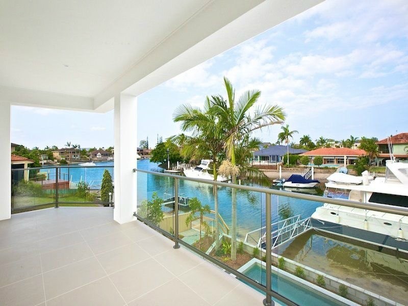 2/107 Bayview Street, Runaway Bay QLD 4216