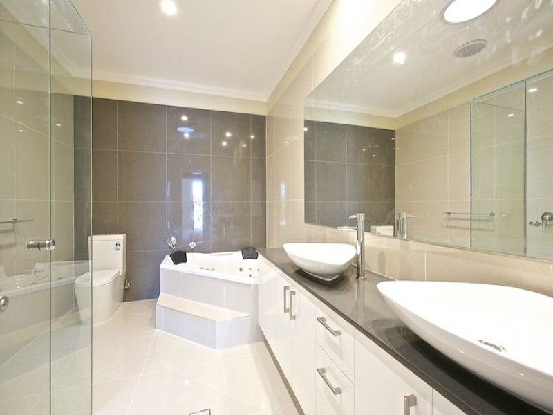 2/107 Bayview Street, Runaway Bay QLD 4216