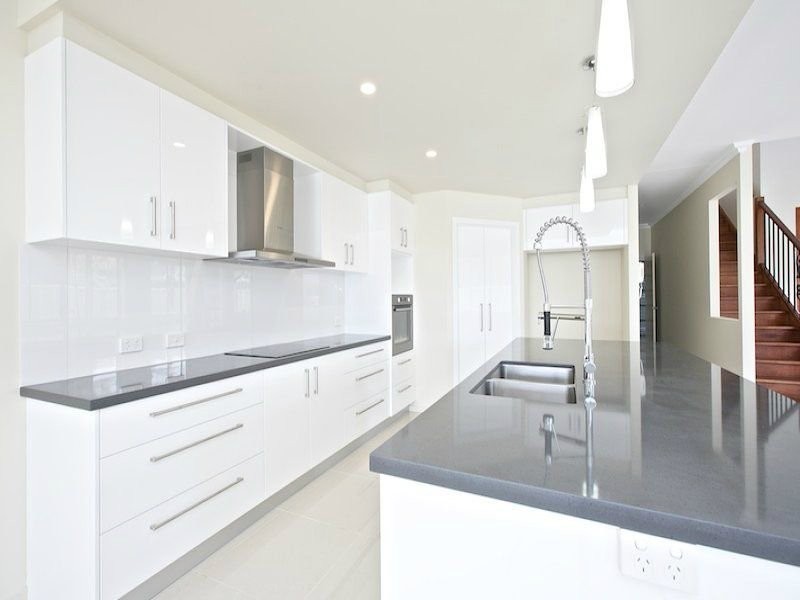 2/107 Bayview Street, Runaway Bay QLD 4216