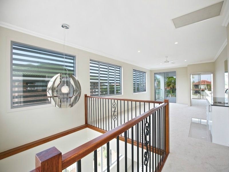 2/107 Bayview Street, Runaway Bay QLD 4216