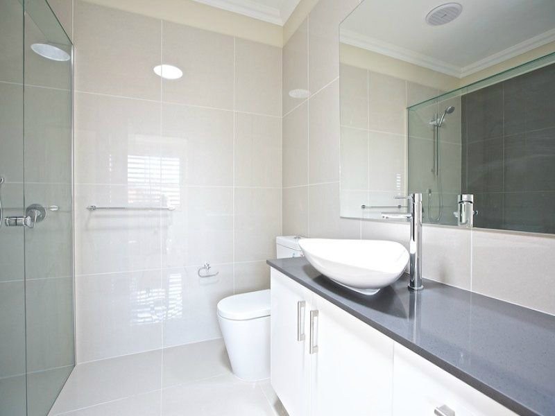 2/107 Bayview Street, Runaway Bay QLD 4216