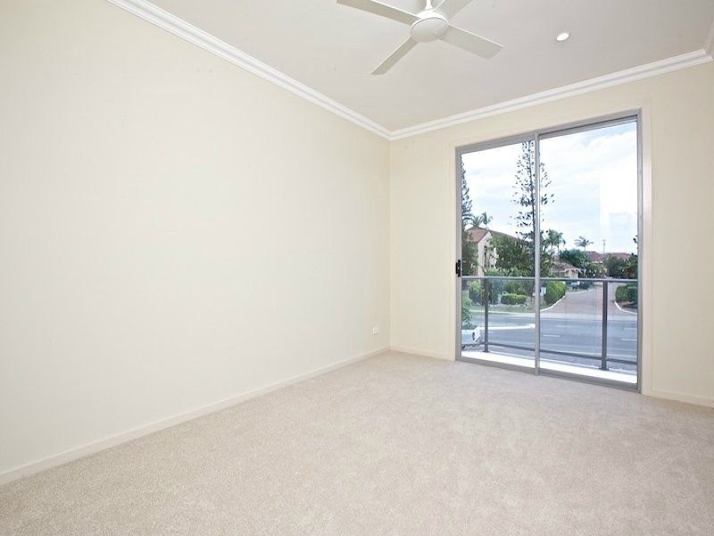 2/107 Bayview Street, Runaway Bay QLD 4216